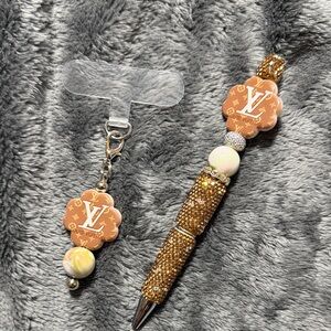 Tan and White Matching Rhinestone Pen and Phone Charm Set.